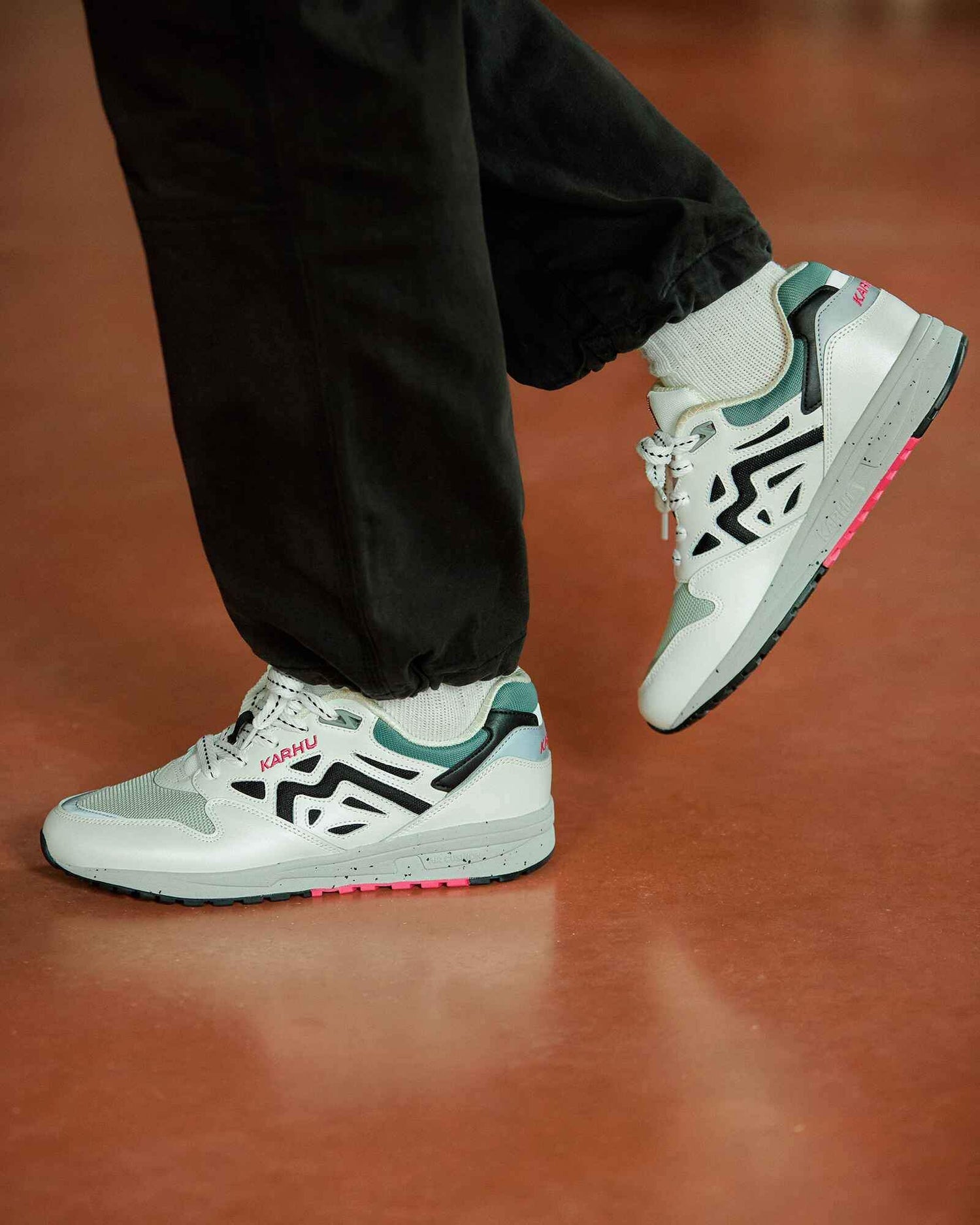 LEGACY 96 - BRIGHT WHITE / JET BLACK - Karhu Nederland
