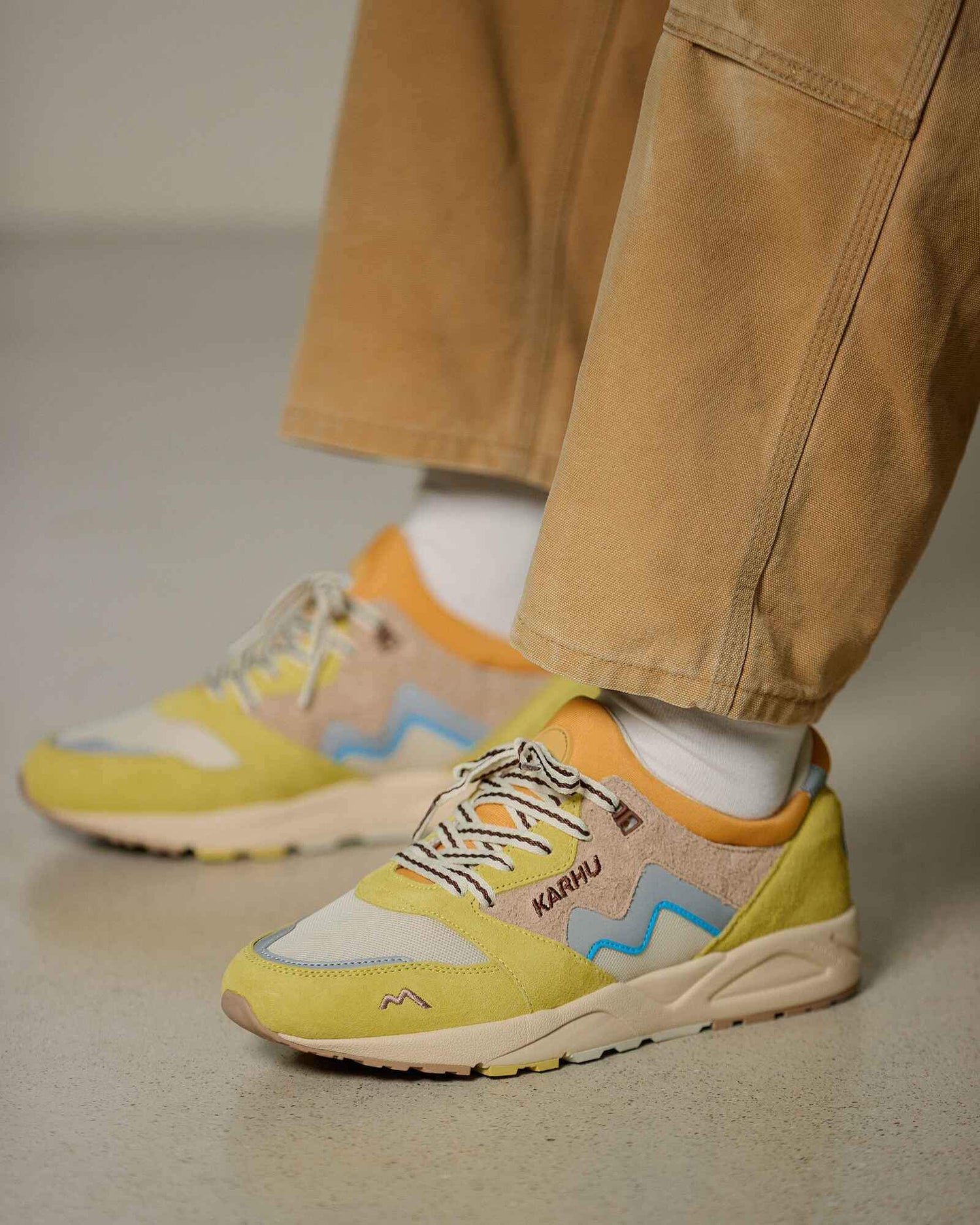 ARIA 95 - CREAM GOLD / WARM TAUPE - Karhu Nederland