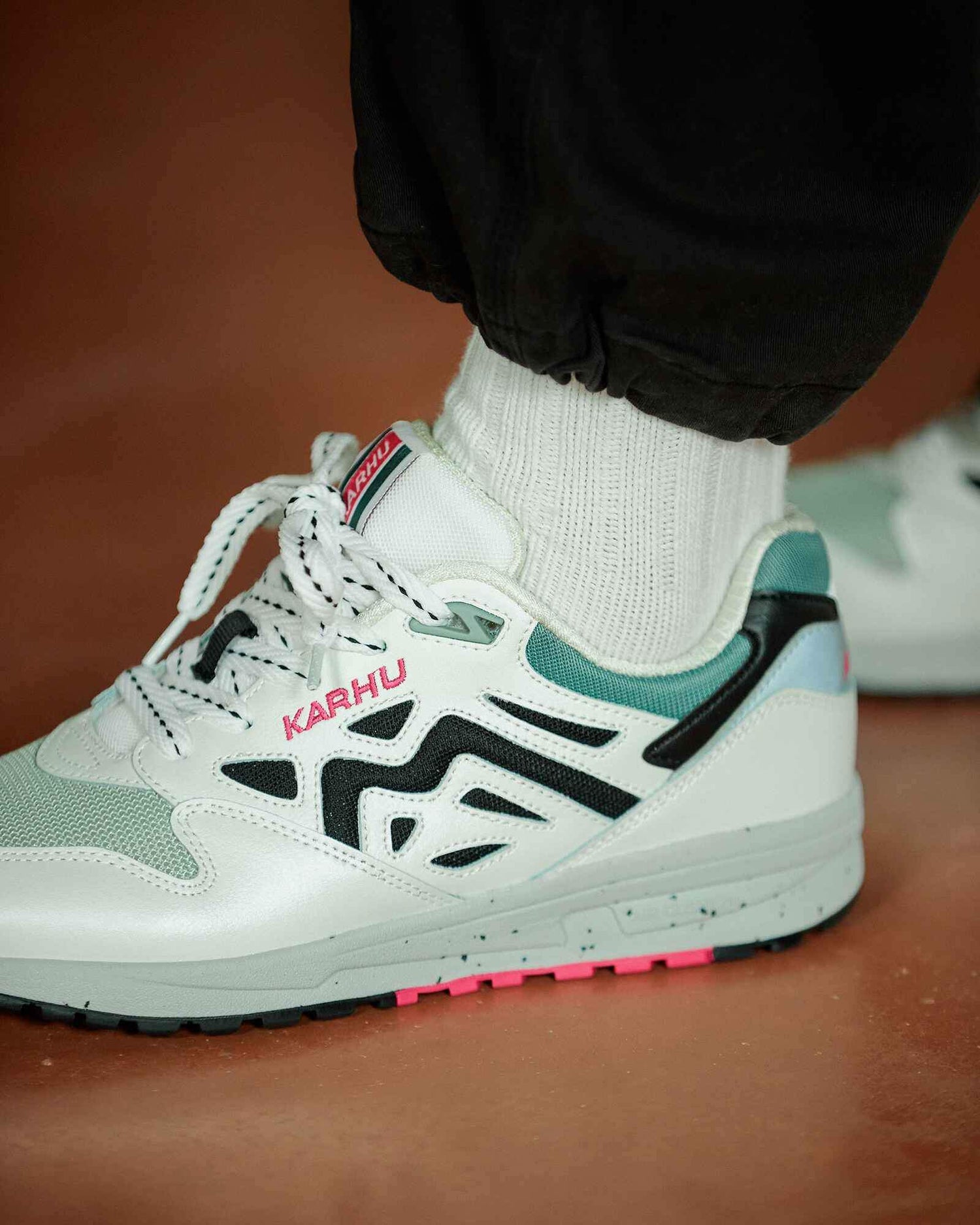 LEGACY 96 - BRIGHT WHITE / JET BLACK - Karhu Nederland