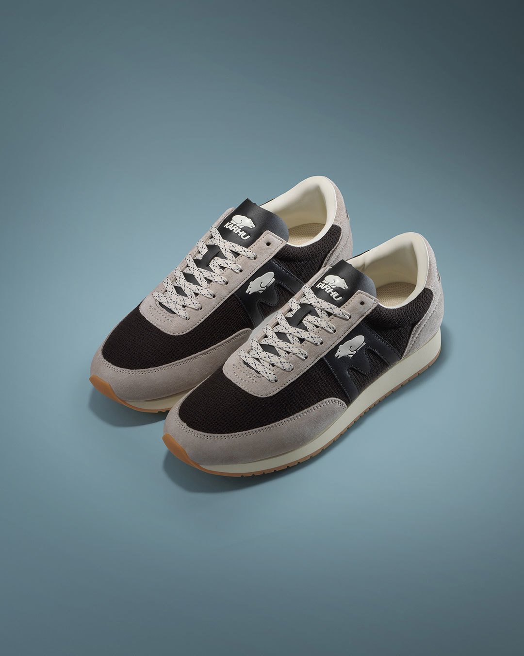 ALBATROSS 82 - SILVER LINING / JET BLACK - Karhu Nederland