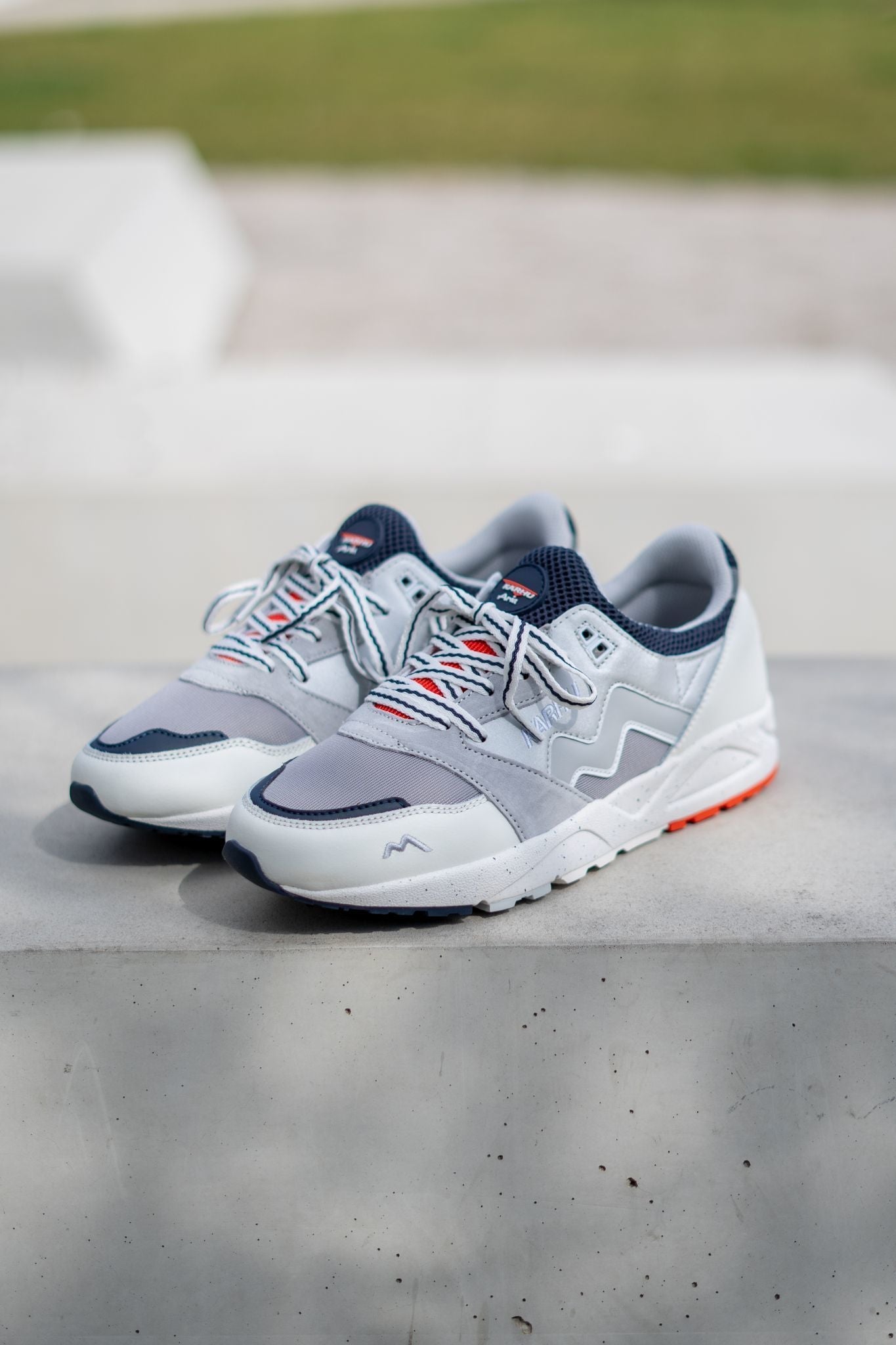 ARIA 95 - BRIGHT WHITE / DAWN BLUE - Karhu Nederland