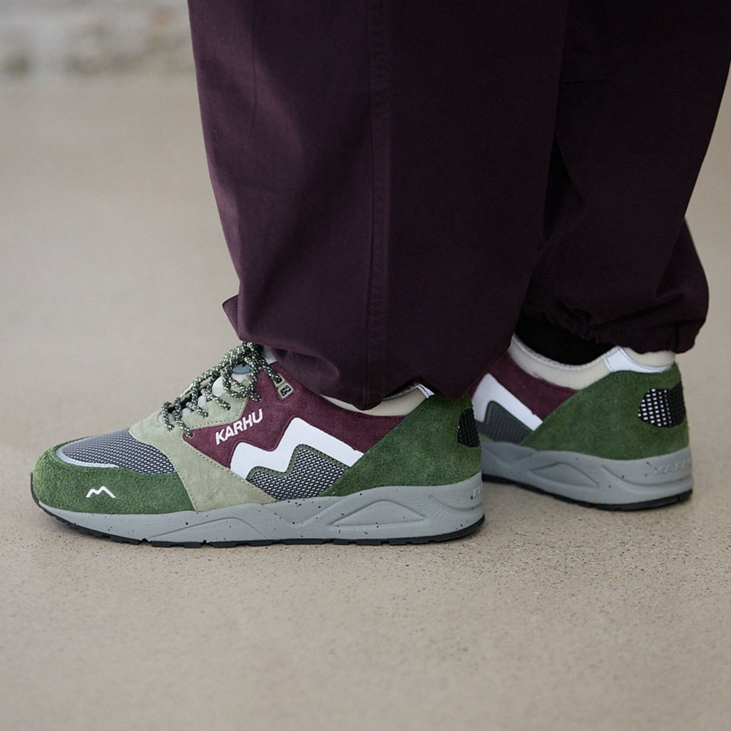 ARIA 95 - BRONZE GREEN / FIG - Karhu Nederland