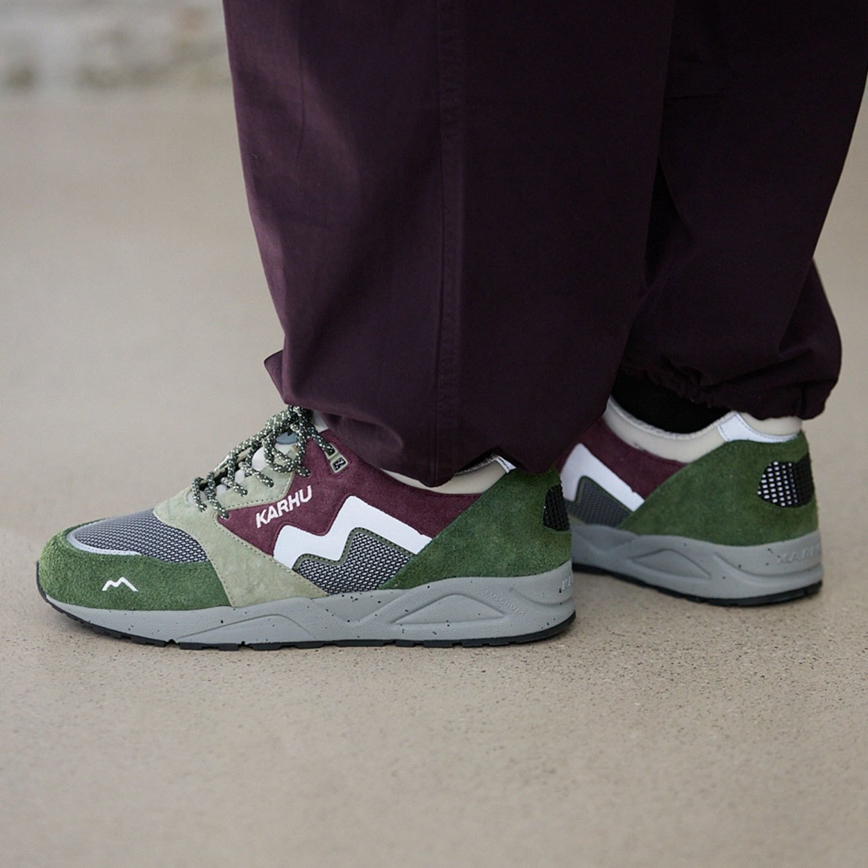 ARIA 95 - BRONZE GREEN / FIG - Karhu Nederland