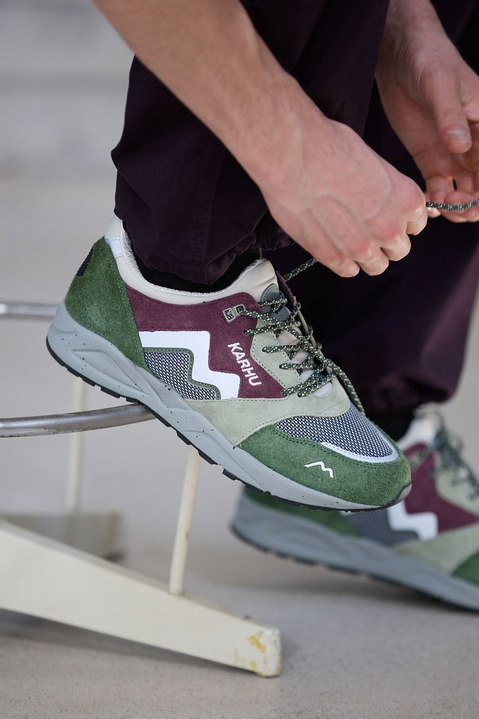 ARIA 95 - BRONZE GREEN / FIG - Karhu Nederland