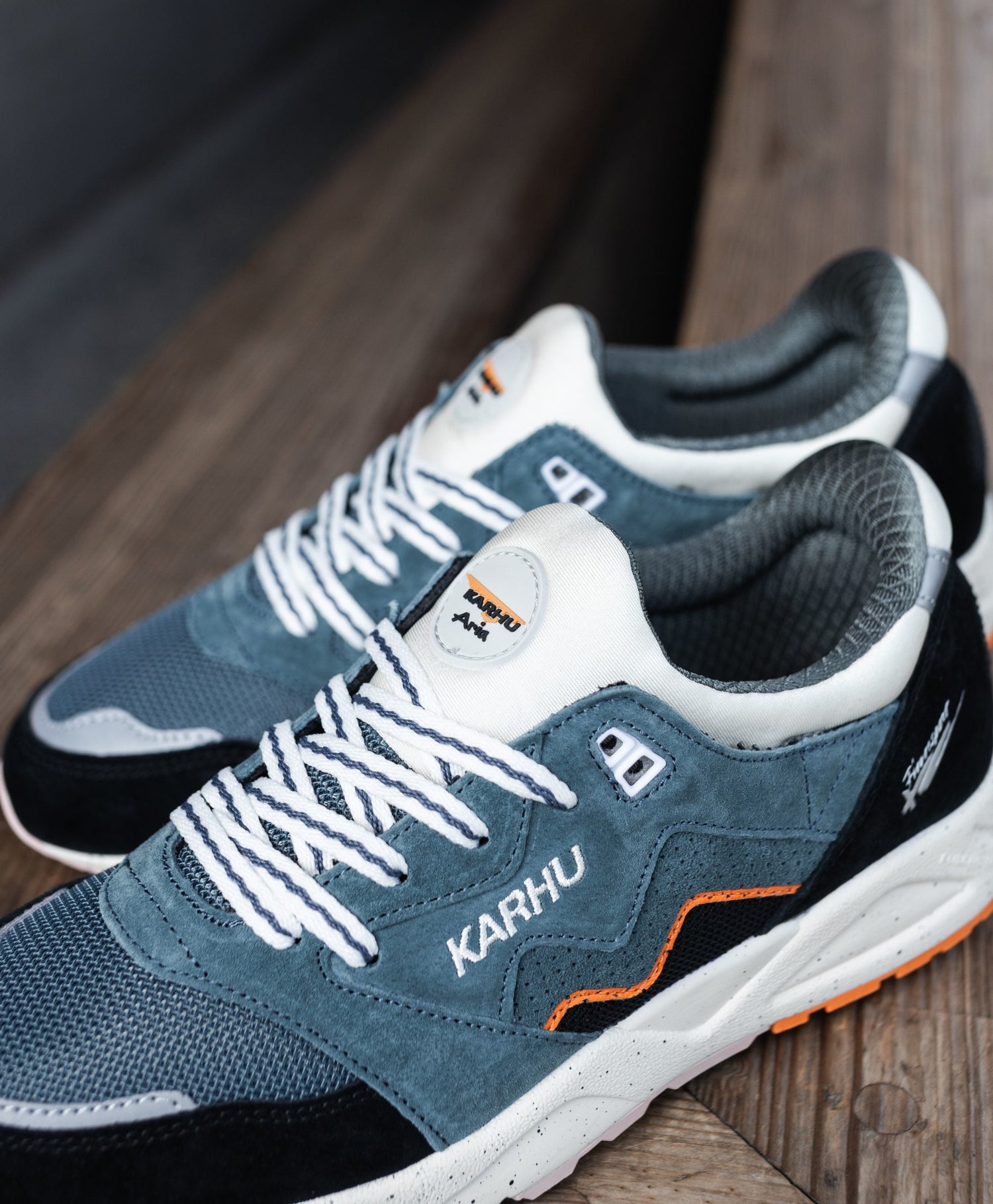 ARIA 95 - JET BLACK/STORMY WEATHER - Karhu Nederland