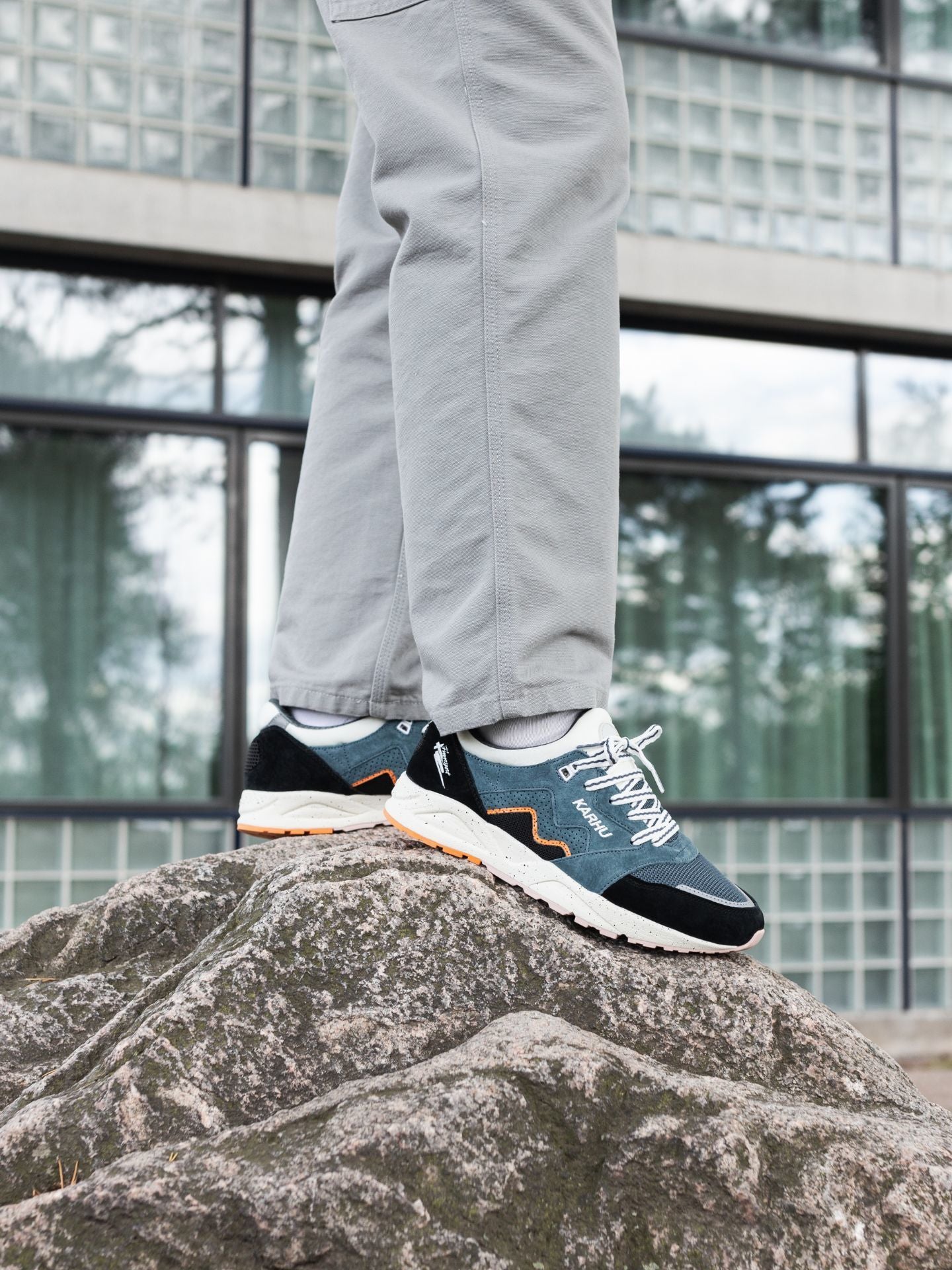 ARIA 95 - JET BLACK/STORMY WEATHER - Karhu Nederland