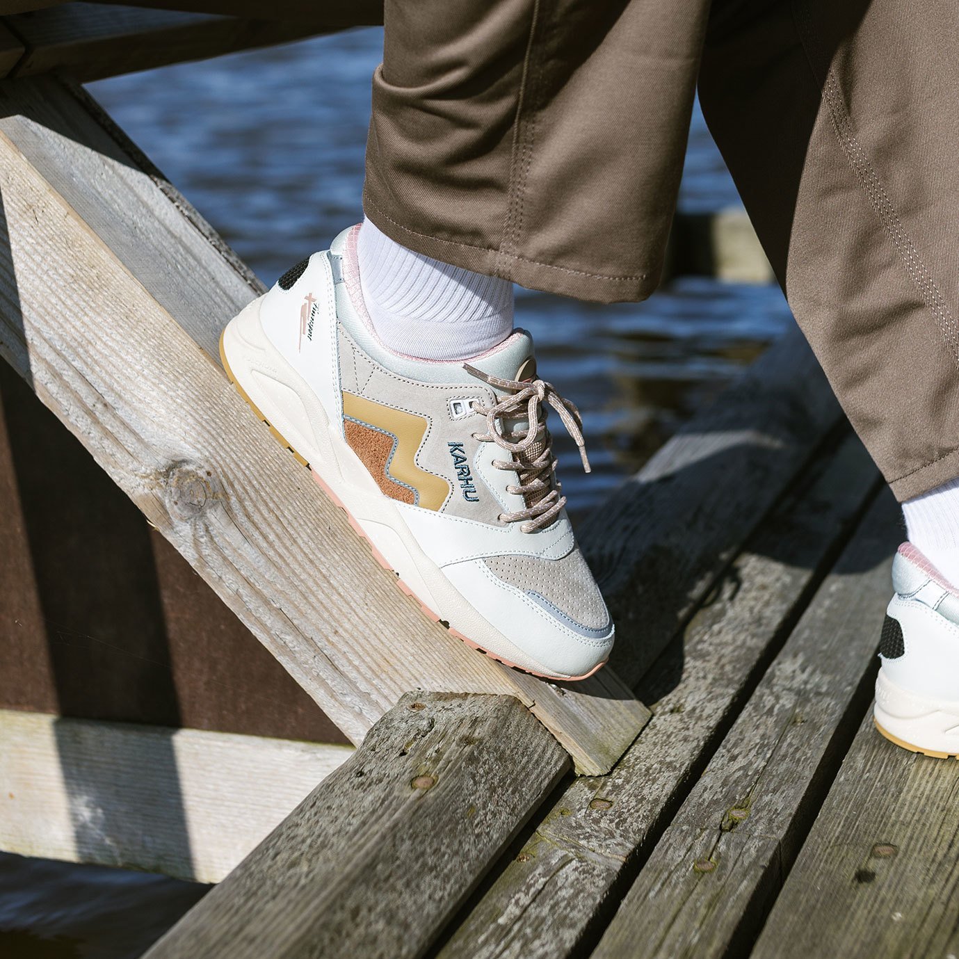 ARIA 95 - LILLY WHITE/CURRY - Karhu Nederland