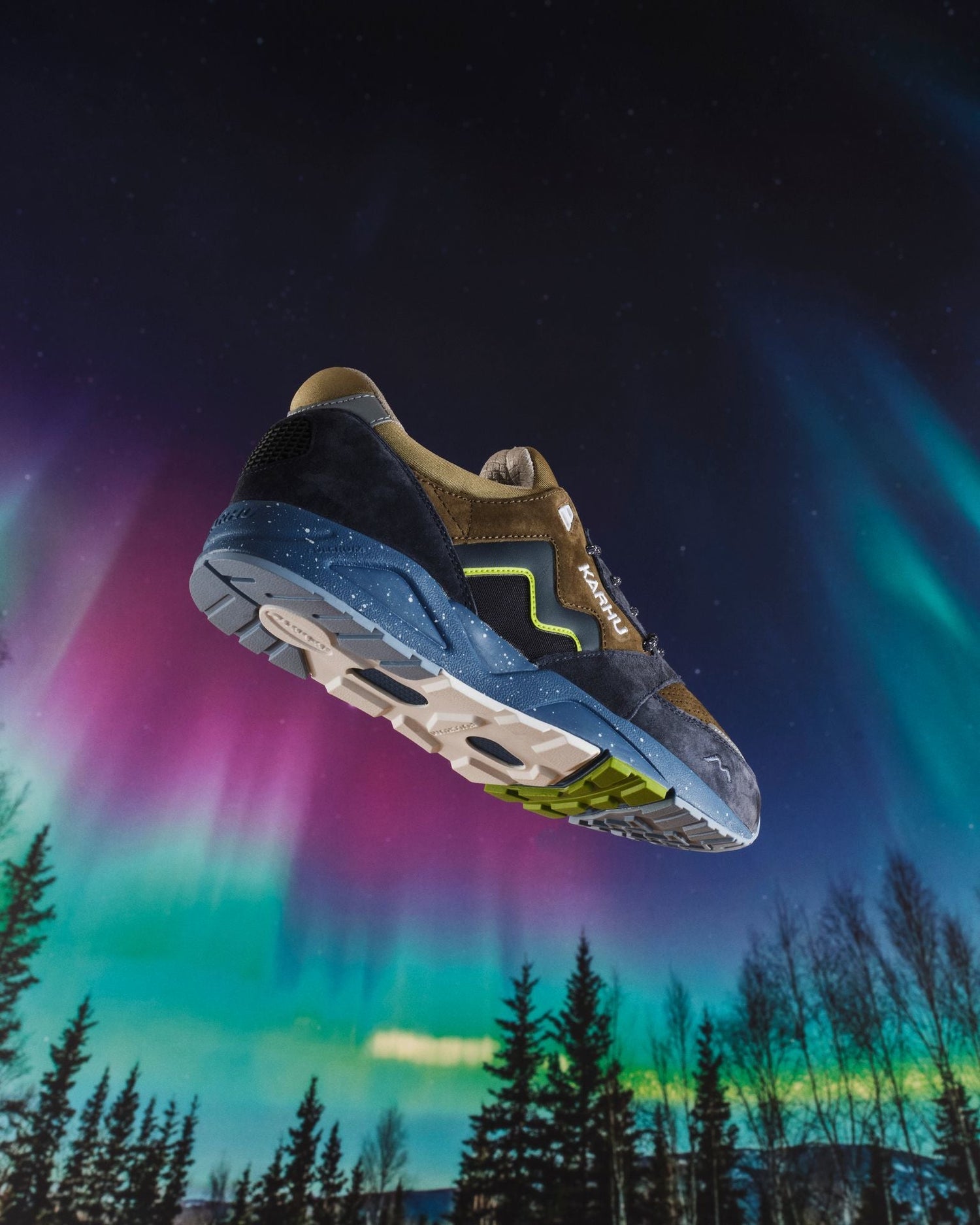 ARIA 95 “NORTHERN LIGHTS” PACK - INDIA INK / DARK OLIVE - Karhu Nederland