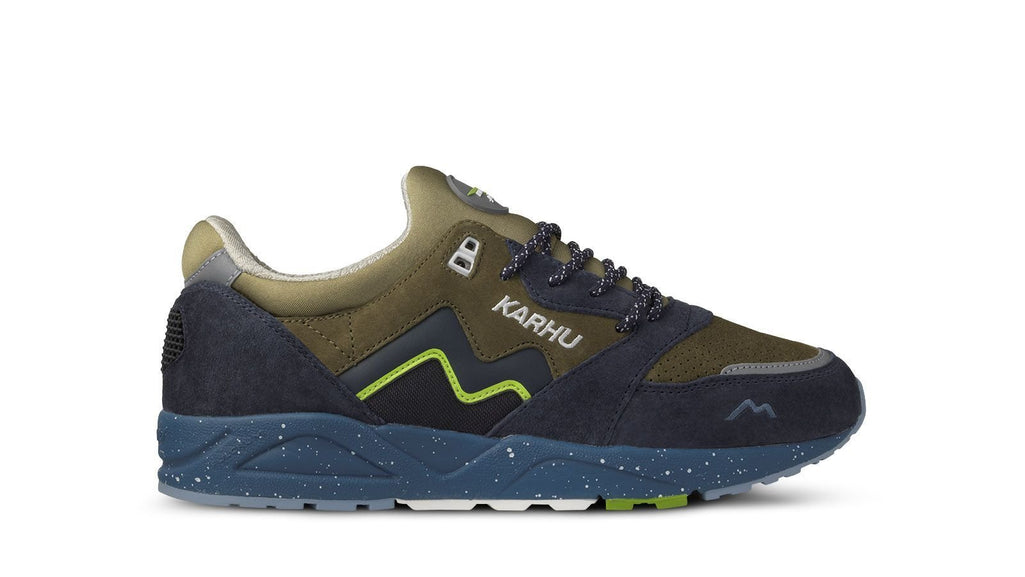 ARIA 95 “NORTHERN LIGHTS” PACK - INDIA INK / DARK OLIVE - Karhu Nederland