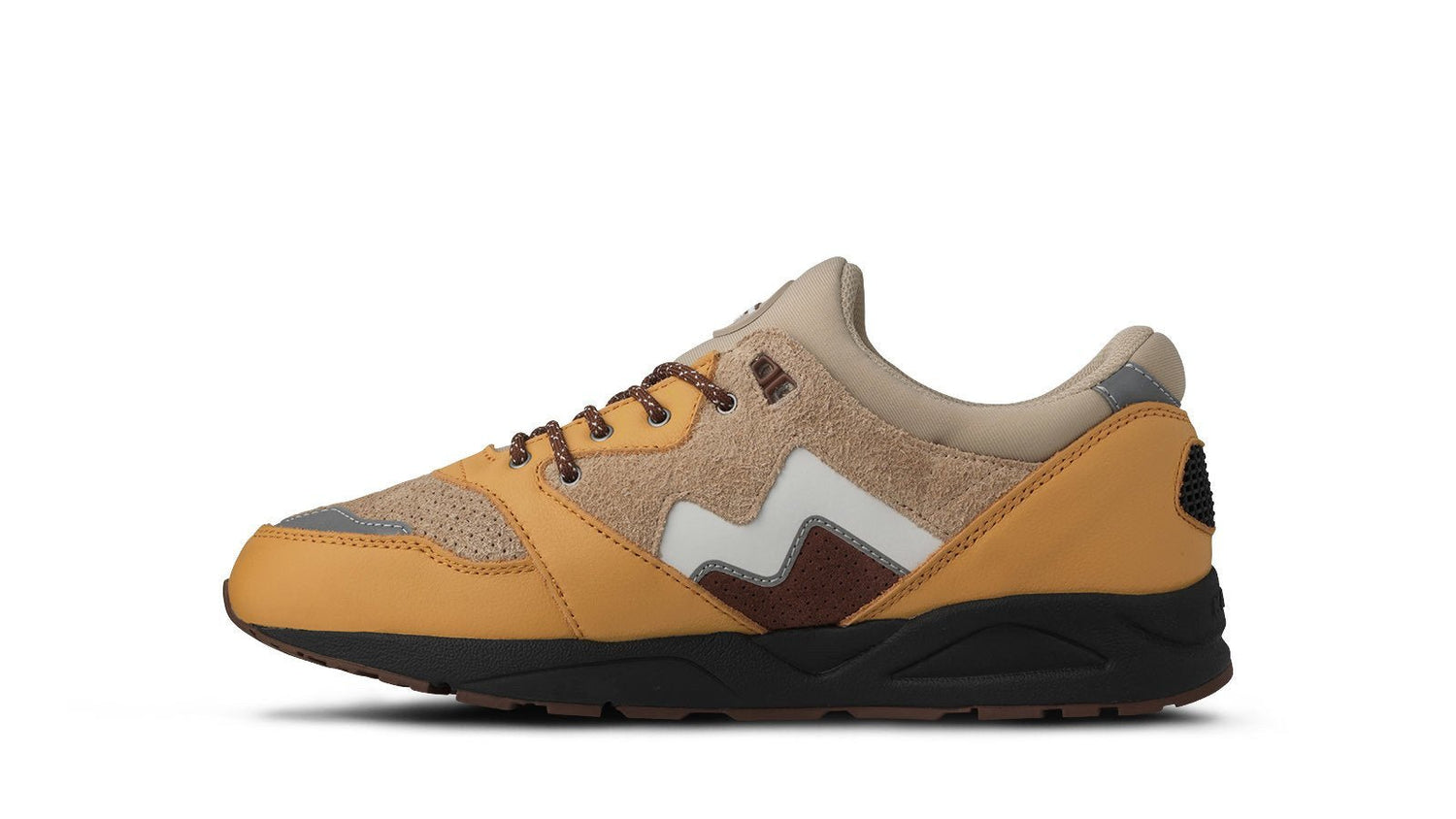 ARIA 95 - OAK BUFF / WHITE - Karhu Nederland