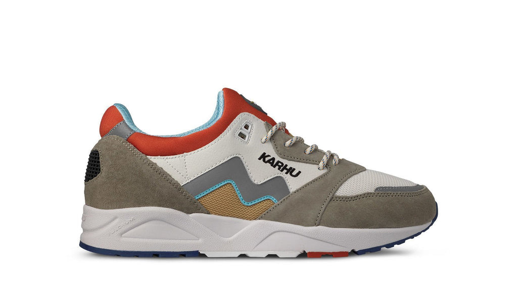 ARIA 95 "THE FOREST RULES" PACK - ABBEY STONE/ SILVER - Karhu Nederland