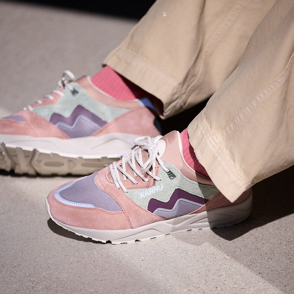 ARIA 95 - WARM TAUPE / FIG - Karhu Nederland