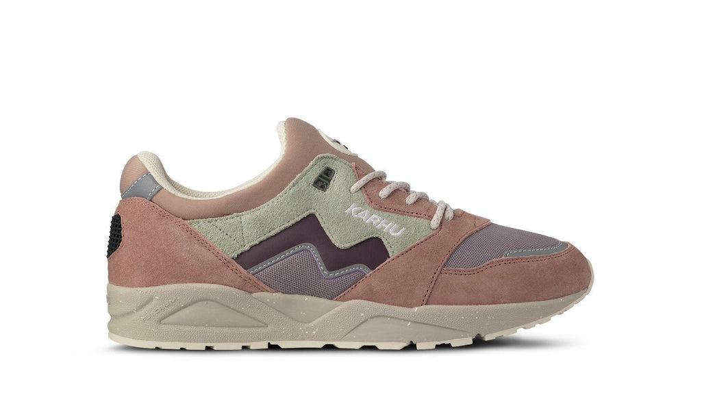 ARIA 95 - WARM TAUPE / FIG - Karhu Nederland