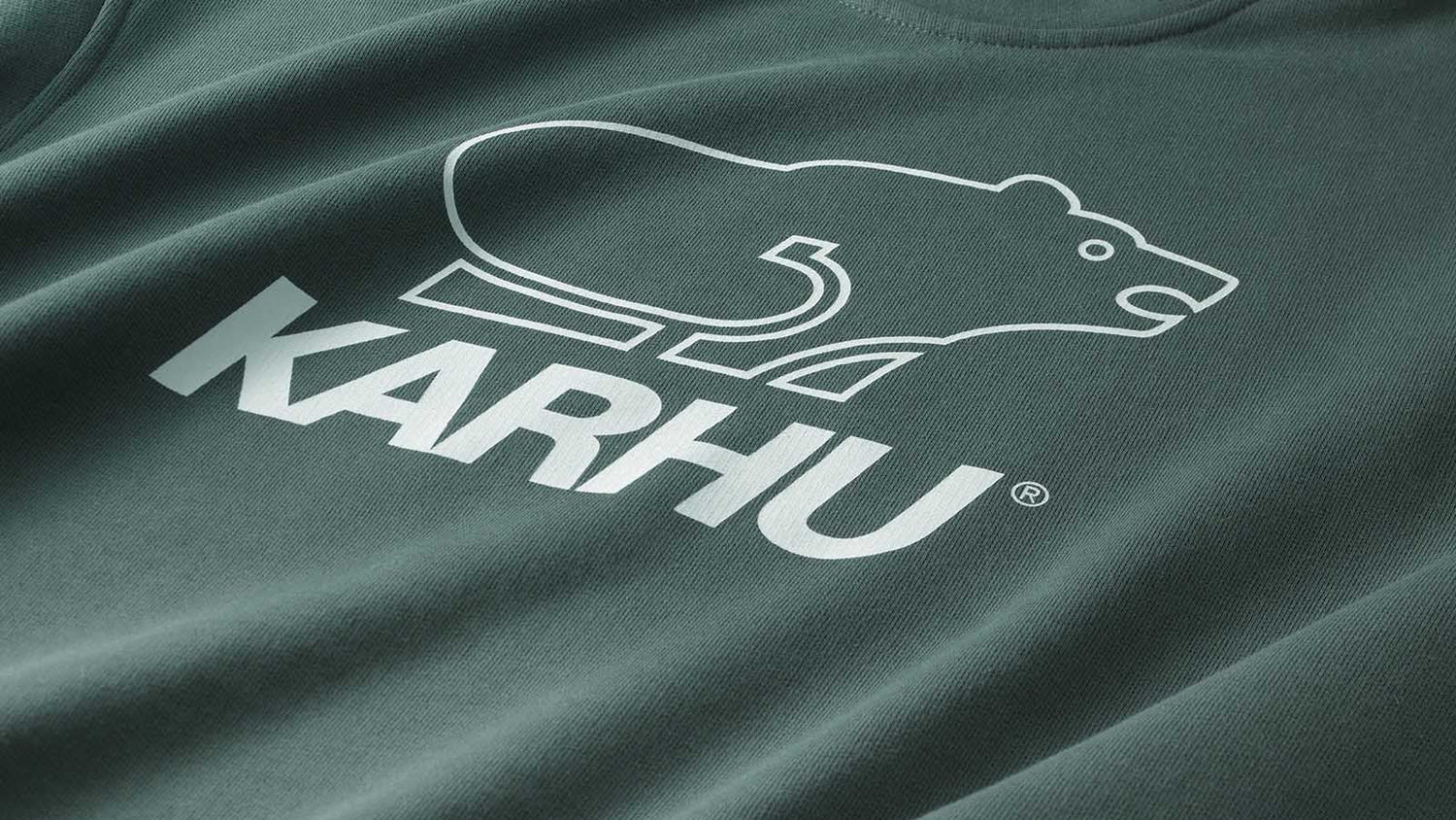 BASIC LOGO SWEATSHIRT - DARK FOREST / BRIGHT WHITE - Karhu Nederland