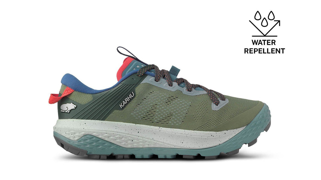 DAMES IKONI TRAIL 1.0 WR - OIL GREEN / MINERAL BLUE - Karhu Nederland