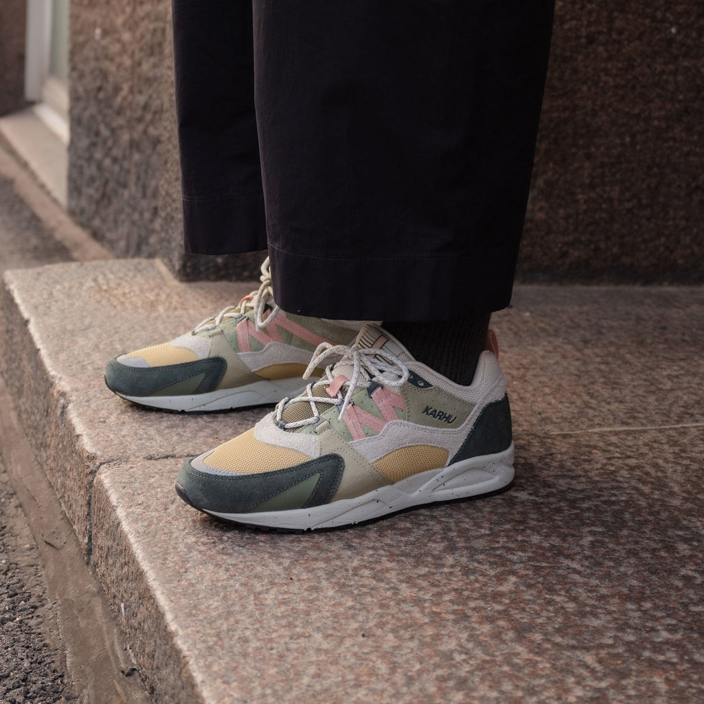 FUSION 2.0 - DARKEST SPRUCE / CAMEO ROSE - Karhu Nederland