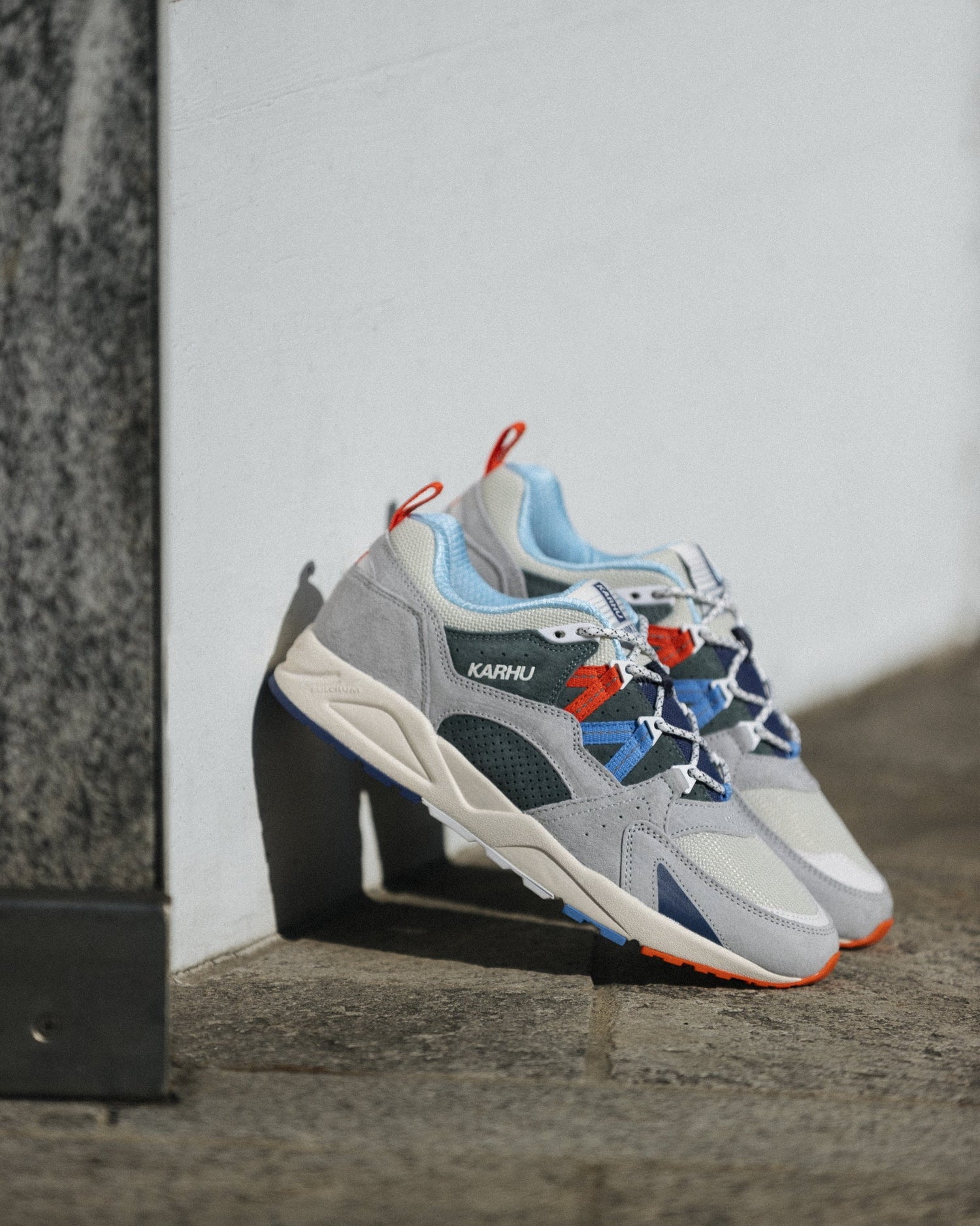 FUSION 2.0 - DAWN BLUE / SCARLET IBIS - Karhu Nederland