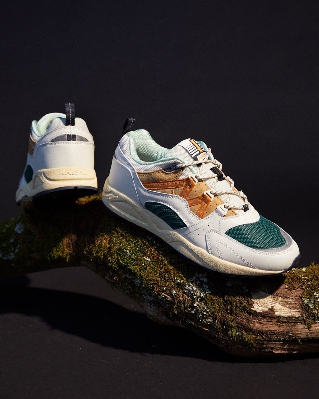 FUSION 2.0 - LILY WHITE / NUGGET - Karhu Nederland