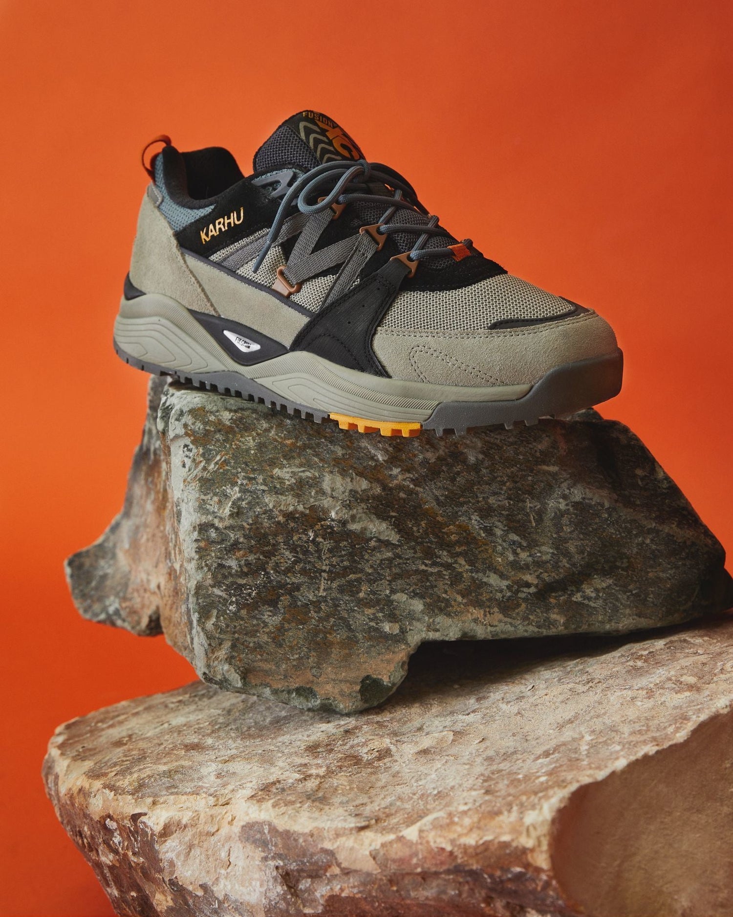 FUSION XC - ABBEY STONE / GUNMETAL - Karhu Nederland