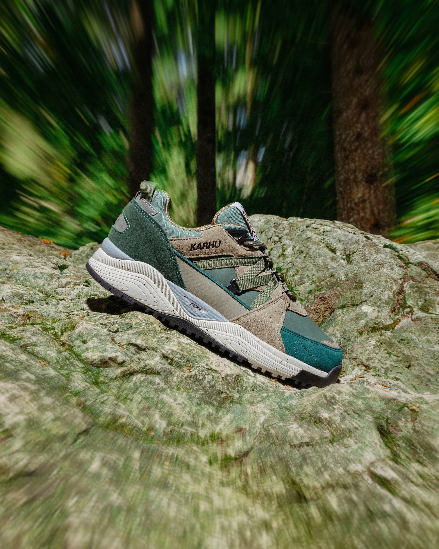 FUSION XC MOUNT SAANA WATERPROOF - SMOKE PINE/ DARK FOREST - Karhu Nederland