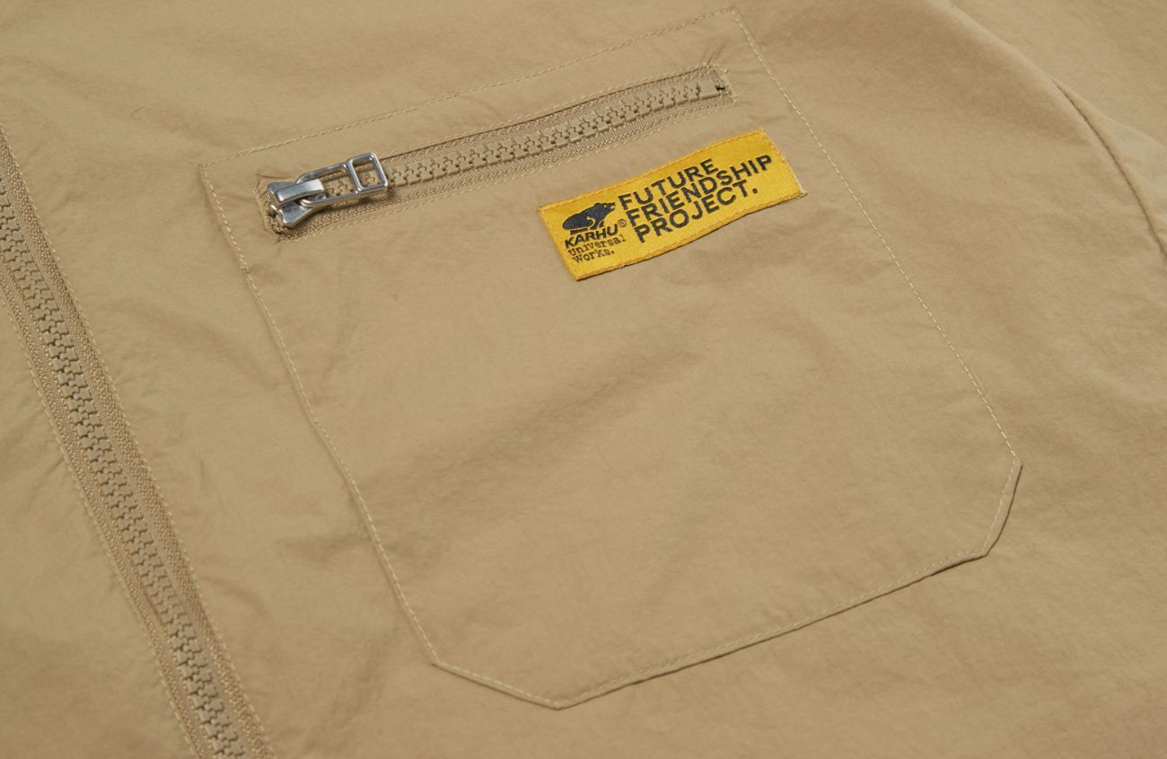 KARHU X UNIVERSAL WORKS RUNNING JACKET - KHAKI - Karhu Nederland