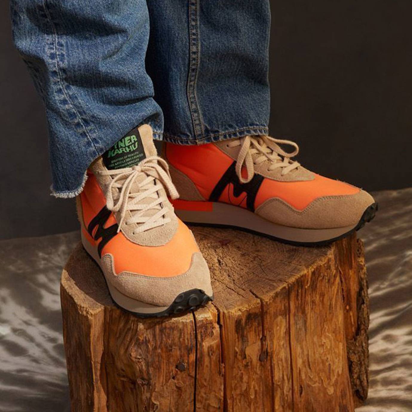 KARHU X VYNER ARTICLES M - RUNNER - SMOKE GRAY / NECTARINE - Karhu Nederland