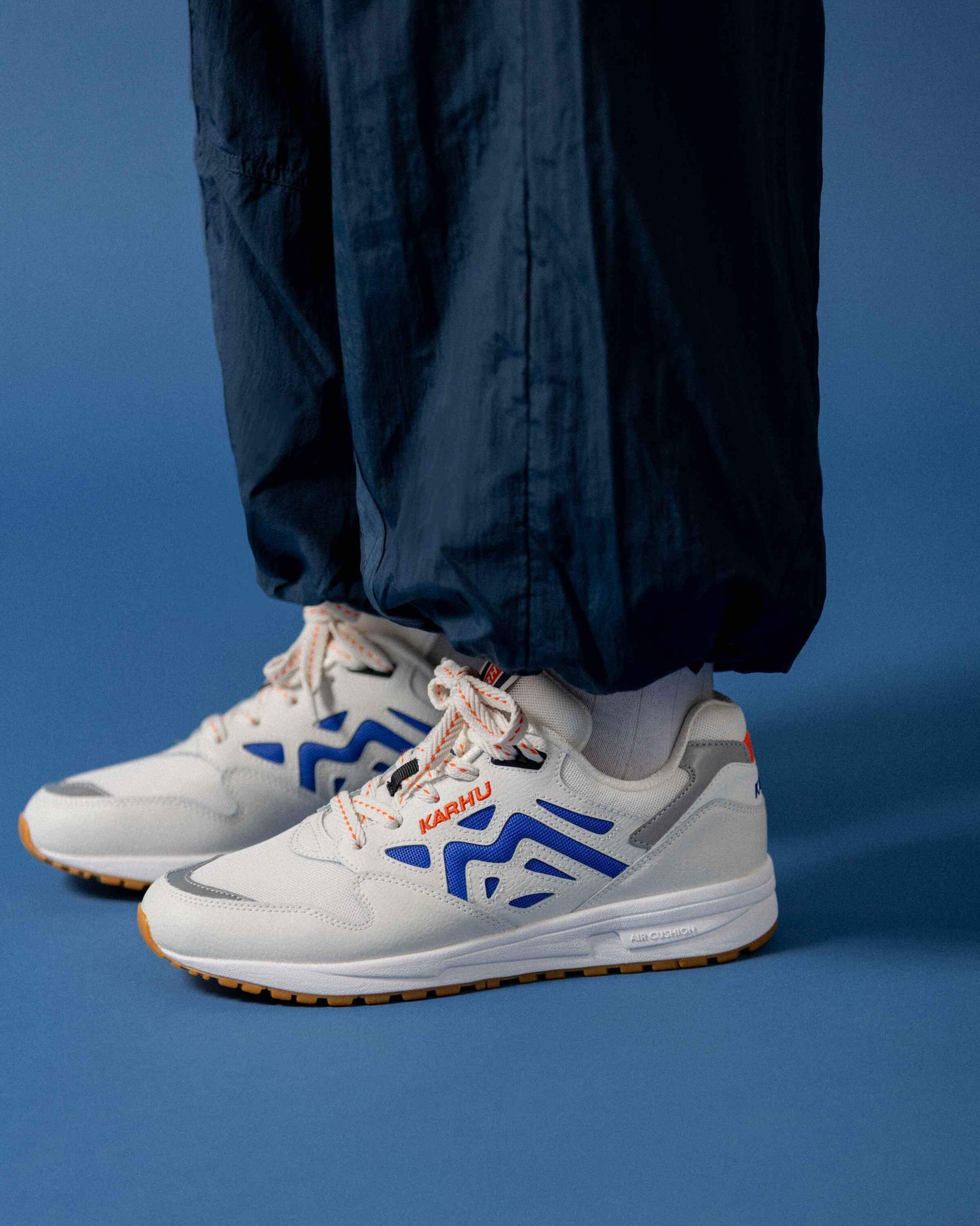 LEGACY 96 - BLANC DE BLANC / DAZZLING BLUE - Karhu Nederland