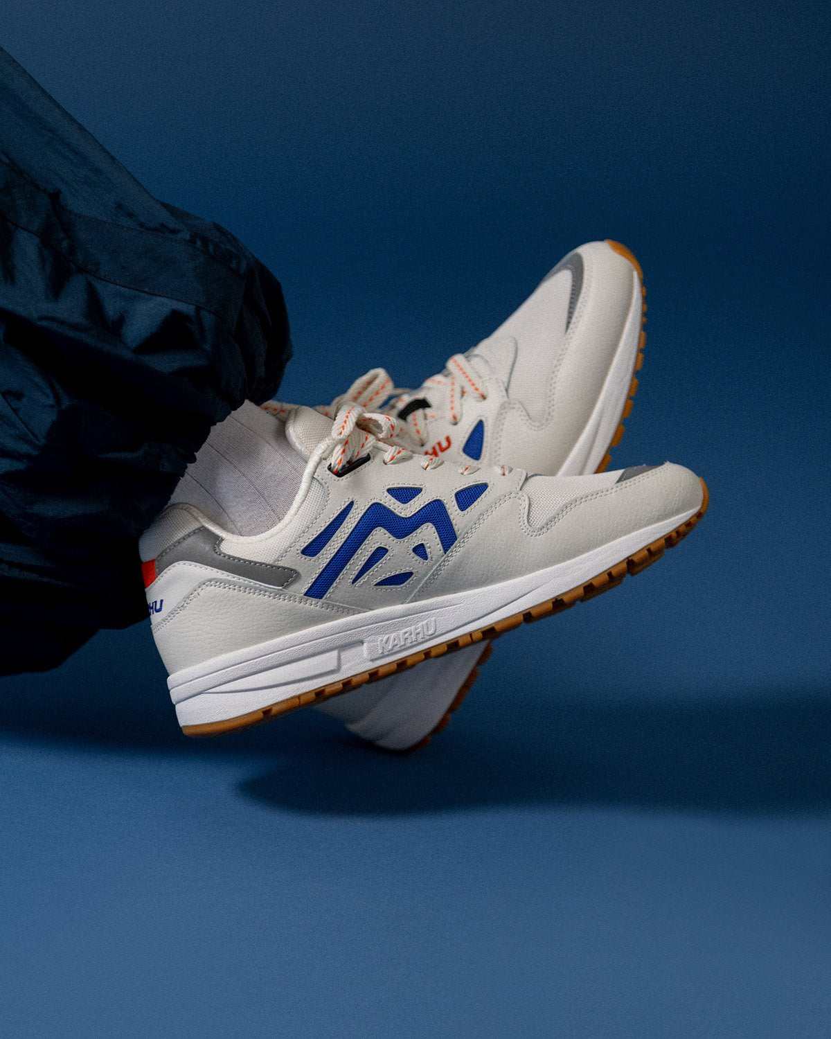 LEGACY 96 - BLANC DE BLANC / DAZZLING BLUE - Karhu Nederland