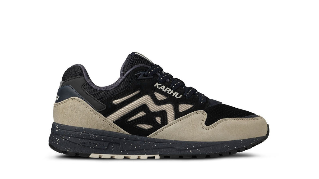 LEGACY 96 "MÖLKKY" PACK - IRISH CREAM / JET BLACK - Karhu Nederland