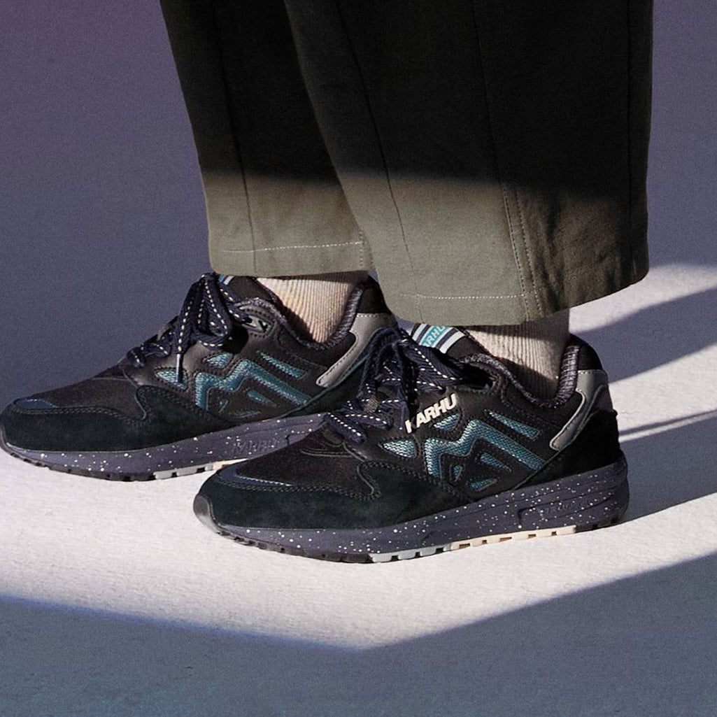 LEGACY 96 "POLAR NIGHT" PACK - JET BLACK / STORMY WEATHER - Karhu Nederland