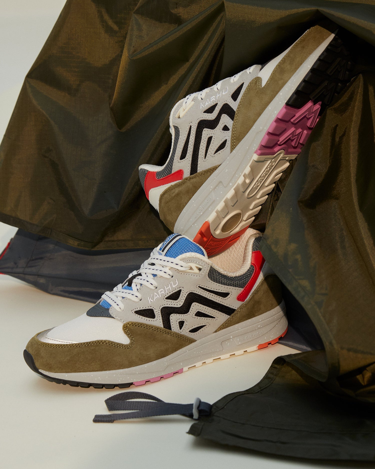 LEGACY 96 ''THE FOREST RULES'' PACK - GREEN MOSS / JET BLACK - Karhu Nederland