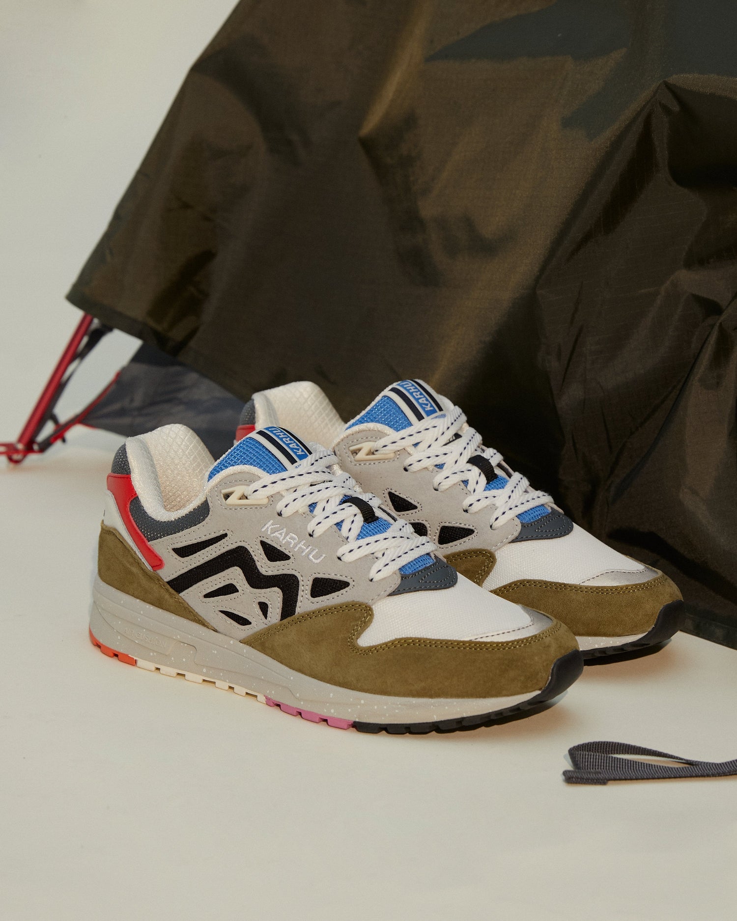 LEGACY 96 ''THE FOREST RULES'' PACK - GREEN MOSS / JET BLACK - Karhu Nederland