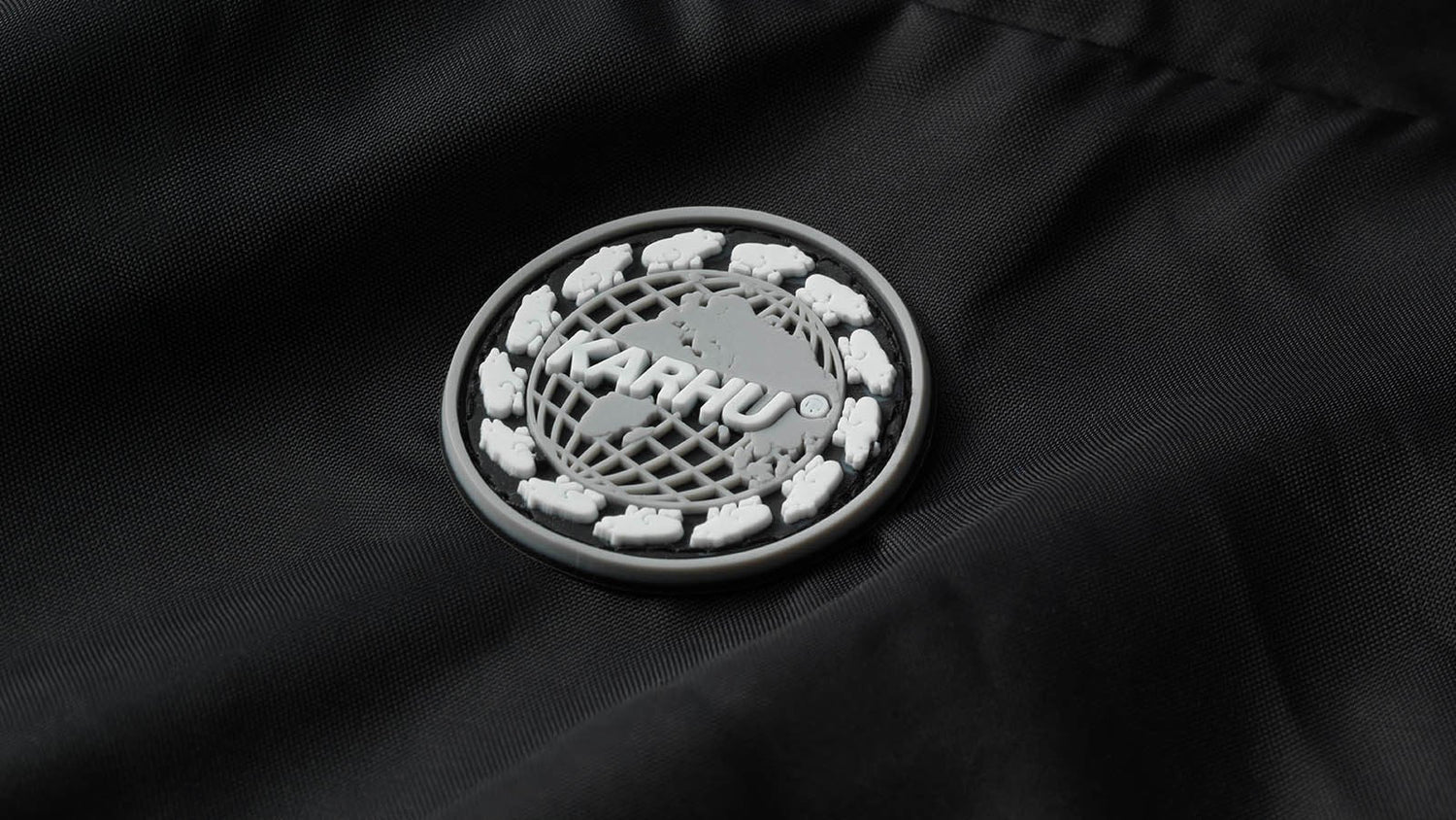 LOGO COACH JACKET - BLACK - Karhu Nederland