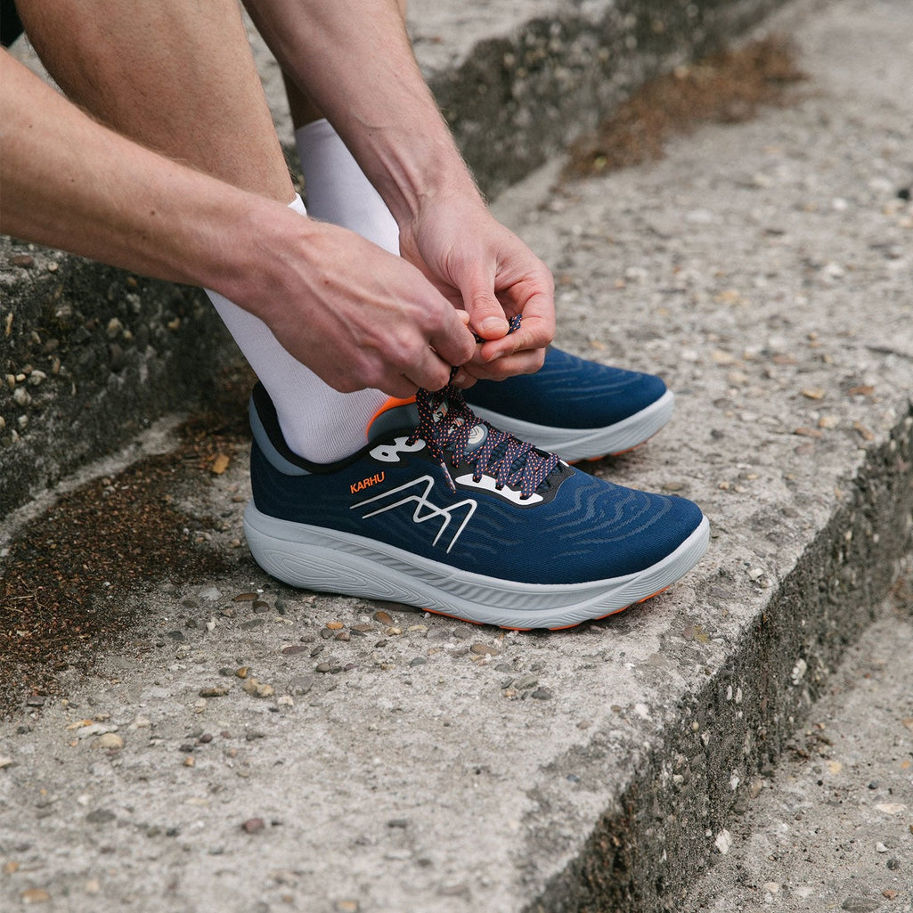 MEN'S IKONI 3.0 - TITAN / SHOCKING ORANGE - Karhu Nederland