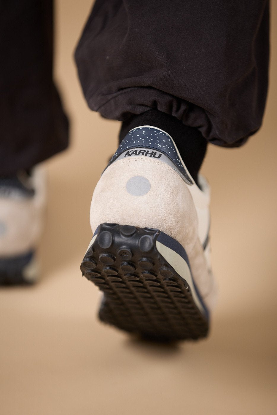 MESTARI CONTROL - SILVER LINING / JET BLACK - Karhu Nederland