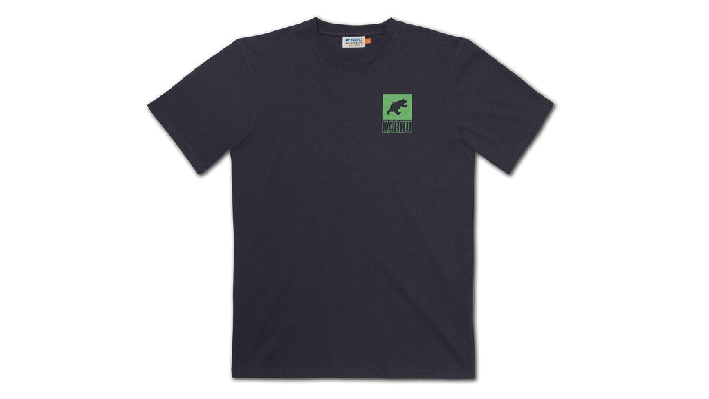 SPORT BEAR LOGO T–SHIRT - NIGHT SKY / SUMMER GREEN - Karhu Nederland