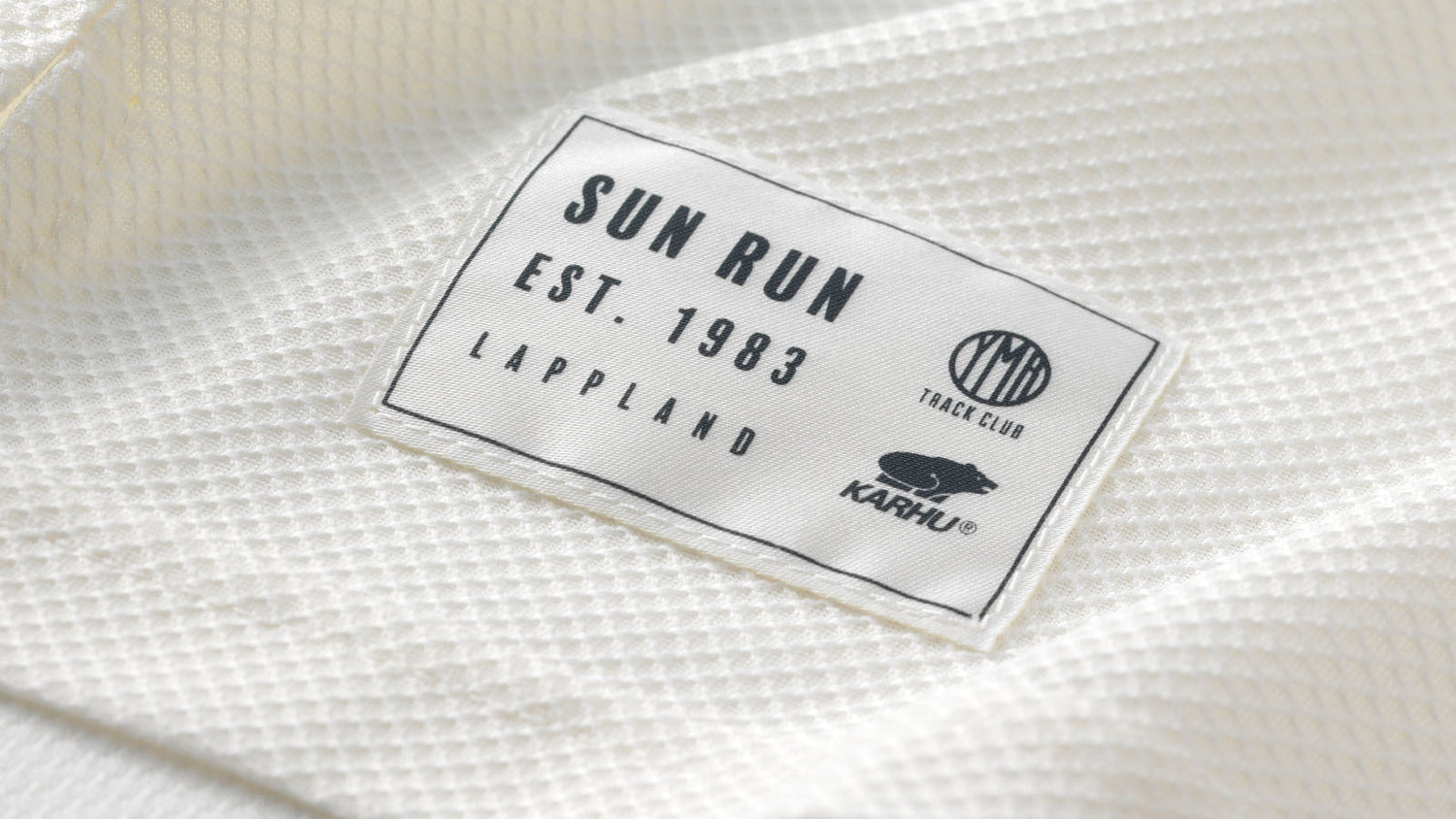 SUN RUN SINGLET DAMES - OFF WHITE/ESTATE BLUE - Karhu Nederland