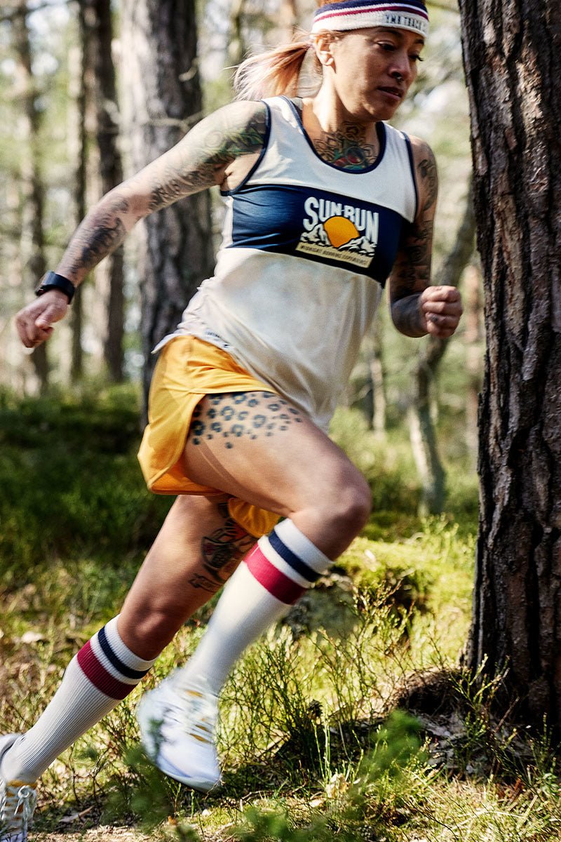 SUN RUN SINGLET DAMES - OFF WHITE/ESTATE BLUE - Karhu Nederland