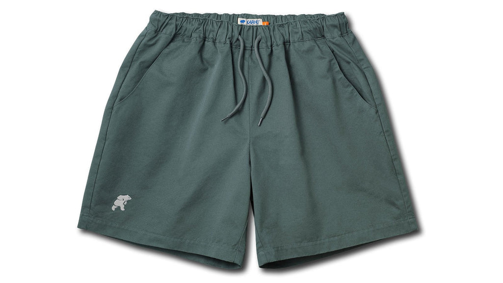 TRAMPAS SHORTS - DARK FOREST / FOGGY DEW - Karhu Nederland