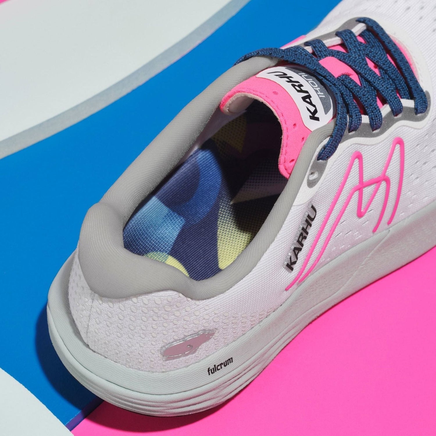 WOMEN'S IKONI 2.0 - BRIGHT WHITE / NEON MAGENTA - Karhu Nederland