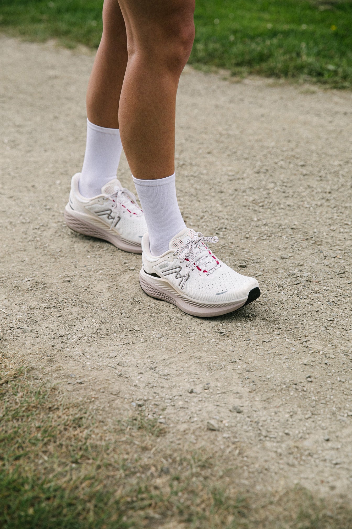 WOMEN'S MESTARI RUN 1.5 - WHITE / PASTEL PARCHMENT - Karhu Nederland