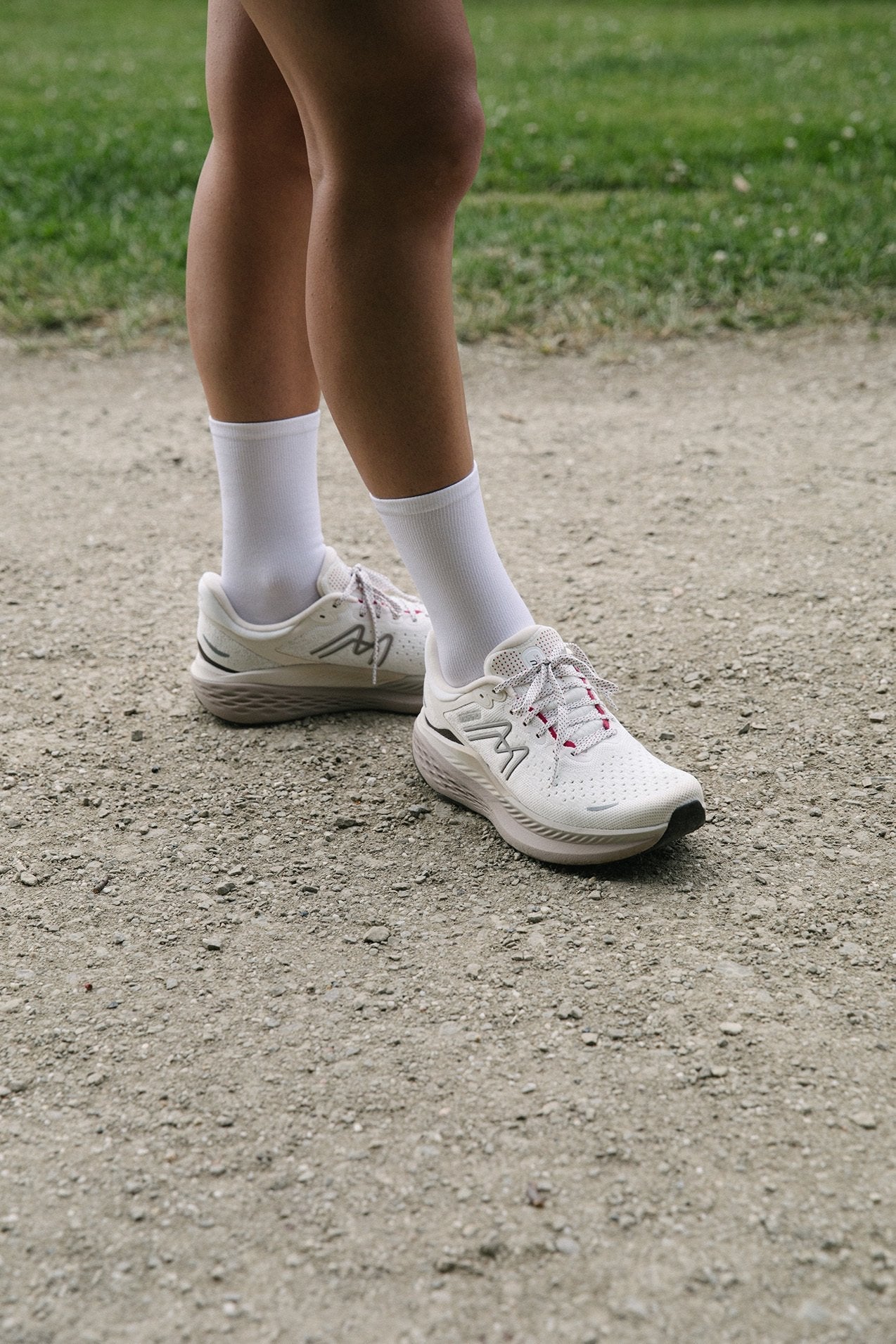 WOMEN'S MESTARI RUN 1.5 - WHITE / PASTEL PARCHMENT - Karhu Nederland