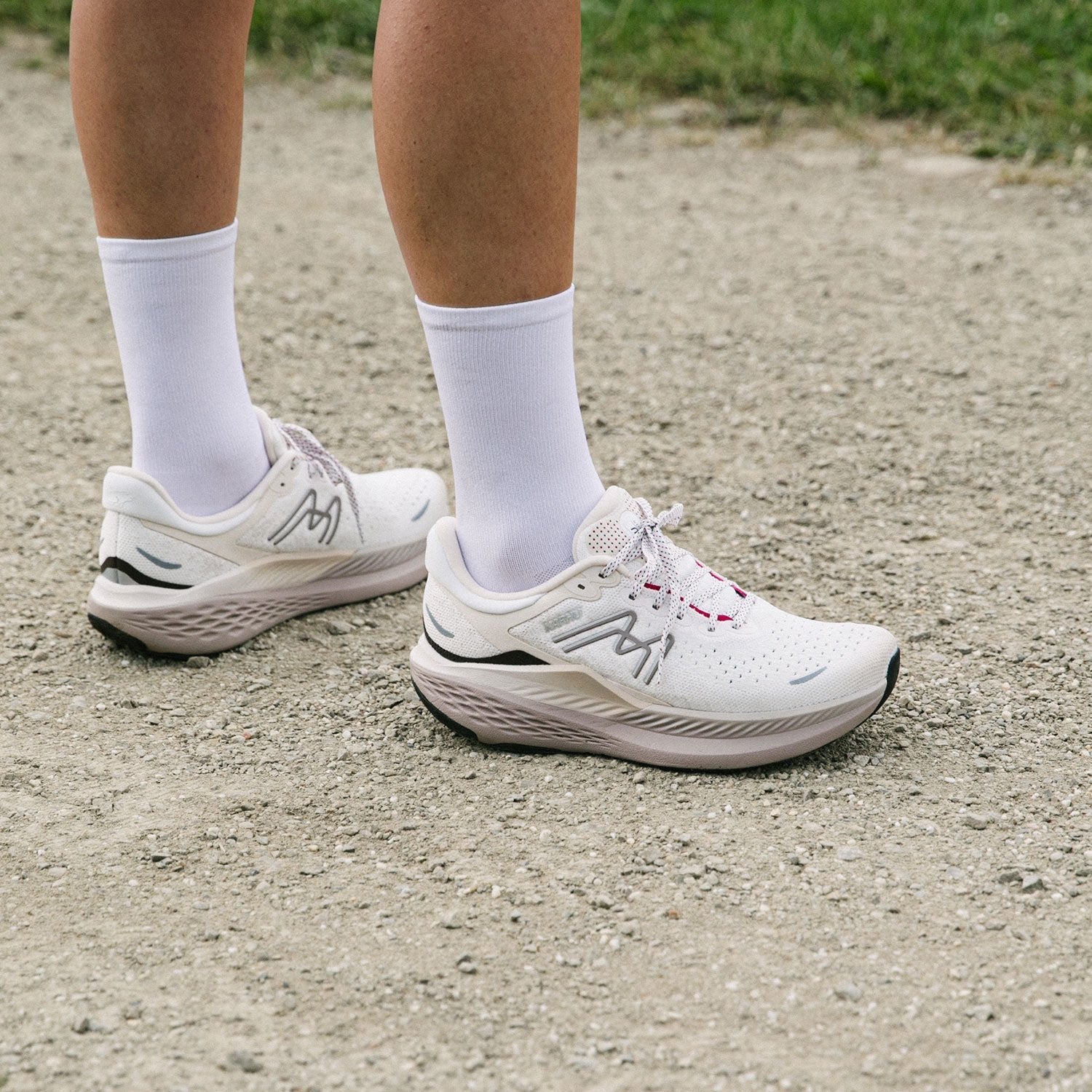 WOMEN'S MESTARI RUN 1.5 - WHITE / PASTEL PARCHMENT - Karhu Nederland