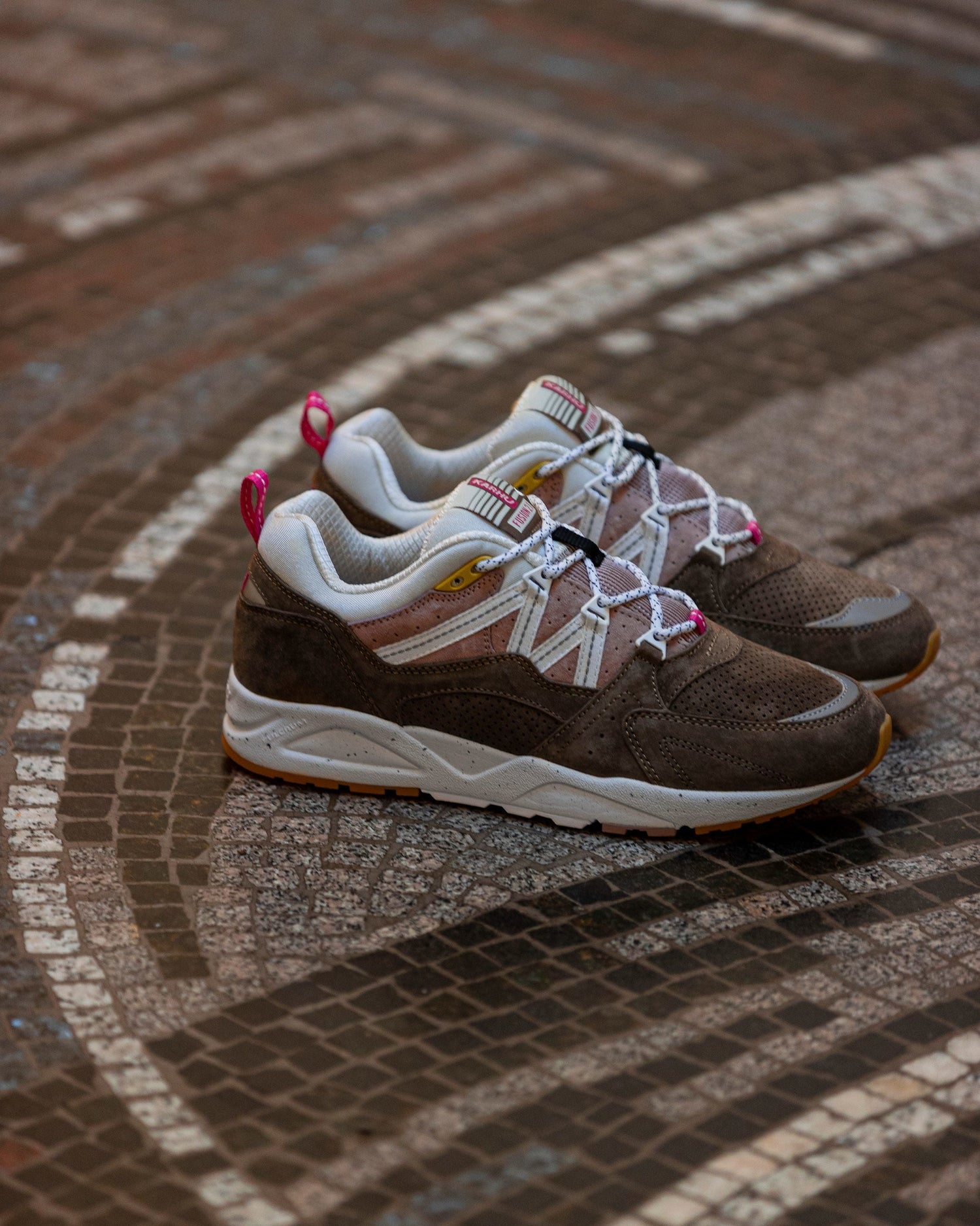 FUSION 2.0 - WALNUT / BRIGHT WHITE - Karhu Nederland
