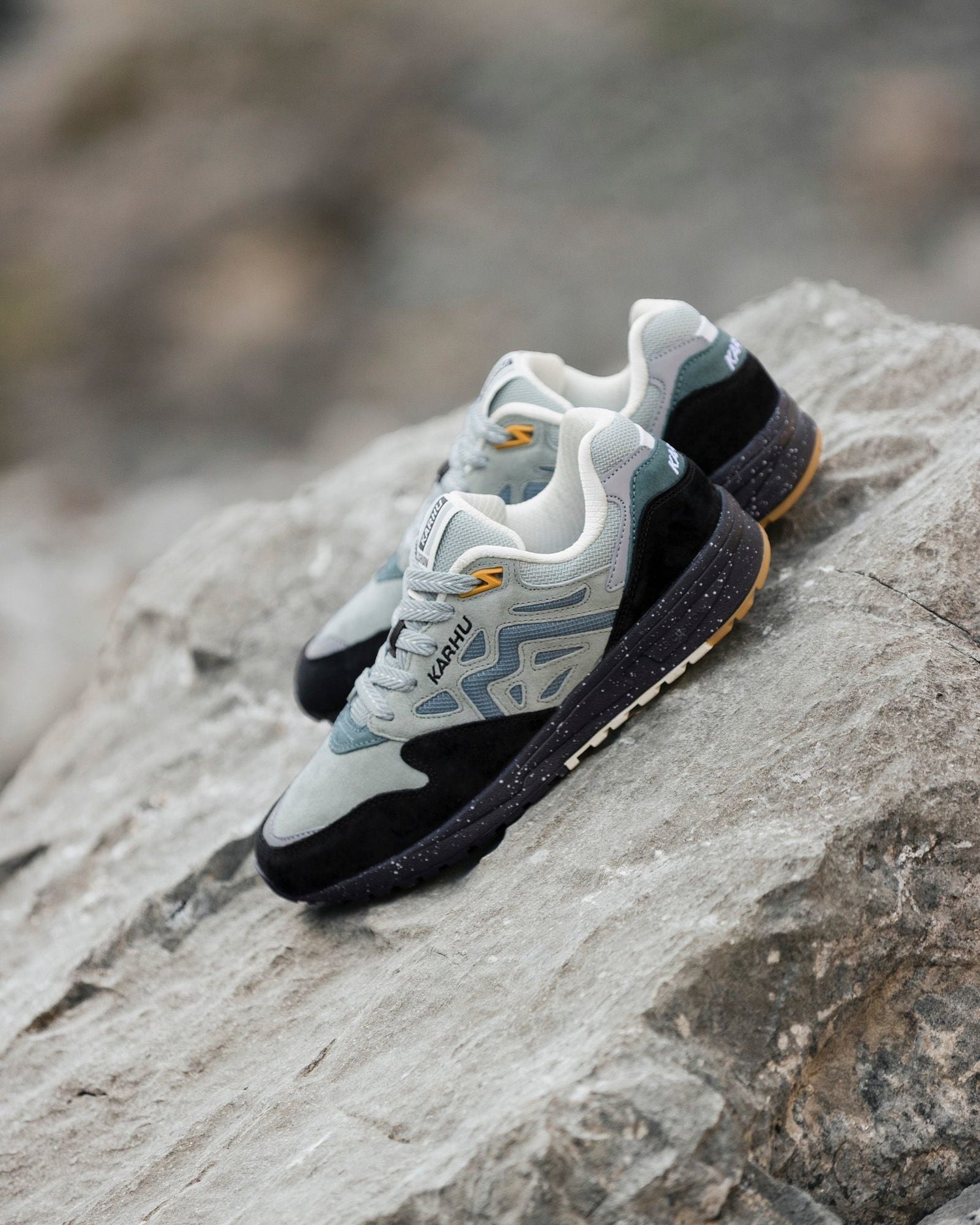 LEGACY 96 - JET BLACK / STORMY WEATHER - Karhu Nederland