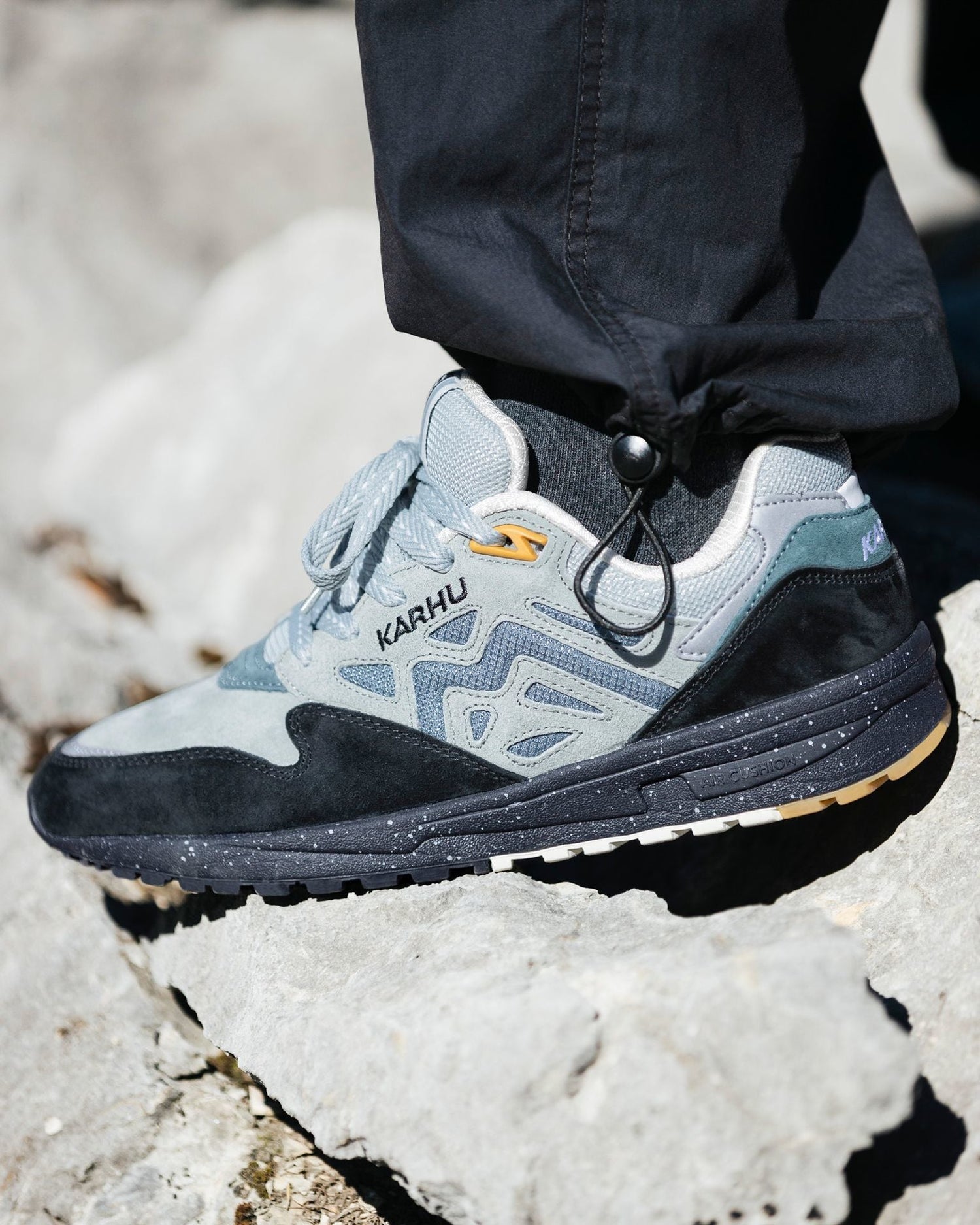 LEGACY 96 - JET BLACK / STORMY WEATHER - Karhu Nederland